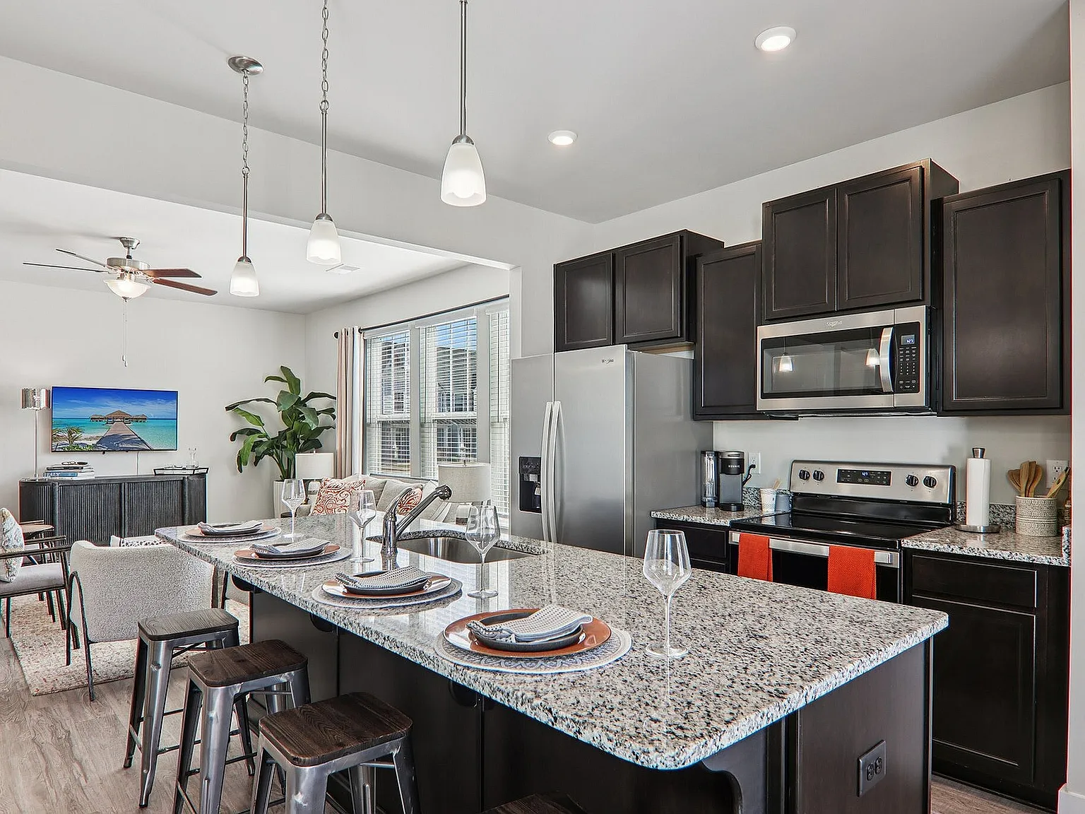 Covey Homes Addison — Photo 2