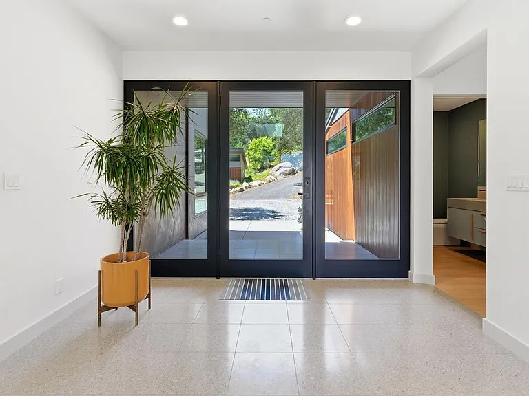 3860 Madison Rd — Photo 4