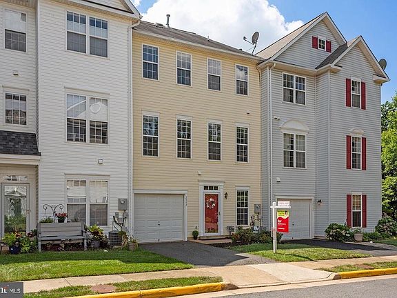 3rd image of 2542 Sandbourne Ln