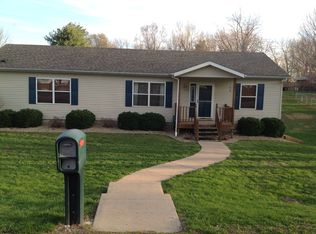 118 E Concord Dr, Petersburg, IL 62675