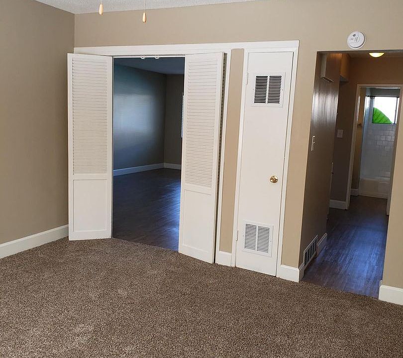 1st image of 921 S Park Cir #9720997