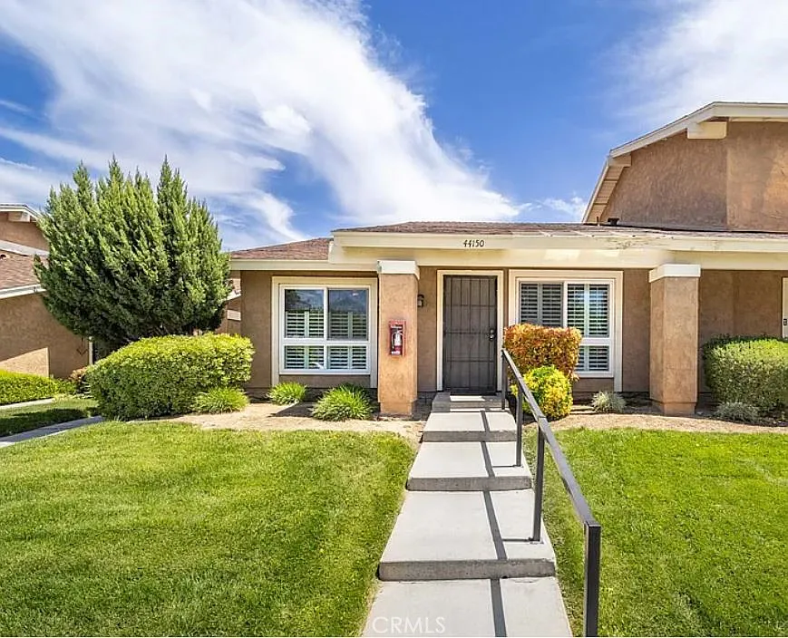 3 bed, 1114 sqft, $3,200 — Photo 1