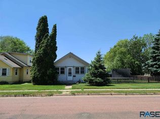 213 S Lee Ave, Madison, SD 57042
