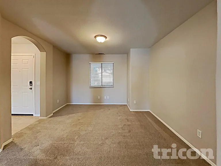 25683 W Saint Kateri Dr — Photo 4