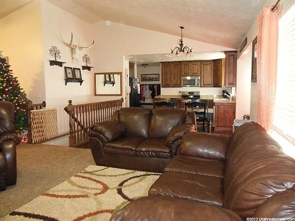 5th image of 332 W Hills Dr
