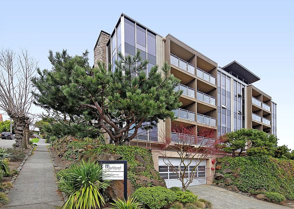 1st image of 900 Warren Ave N APT 200