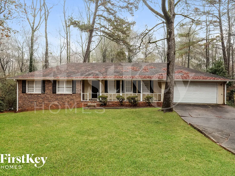 1314 White Oak Ct SE
