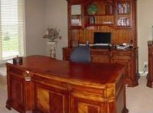 19464 Walnut Cir, Omaha, NE 68130