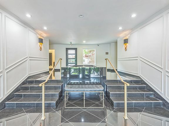 3rd image of 1121 N Olive Dr APT 313