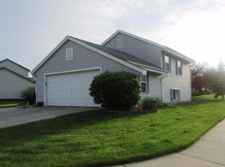 2112 Springbrook N, Waukesha, WI 53186
