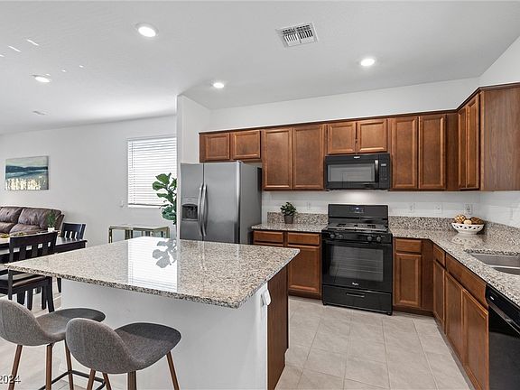 4th image of 2395 Albury Ave
