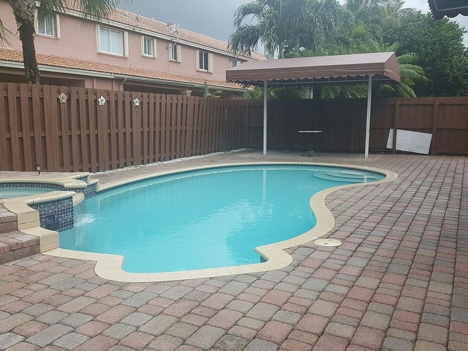 pool miami