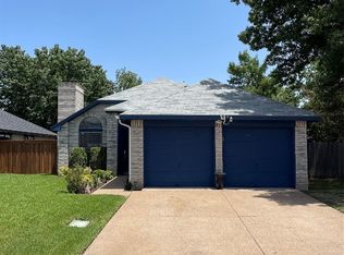 315 Mahogany Dr, Arlington, TX 76018