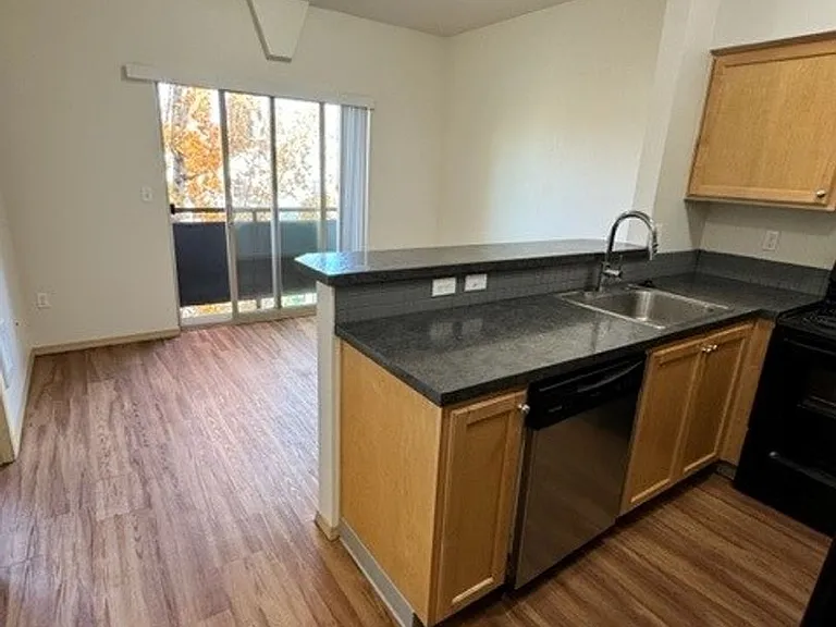 Louis York Apartments — Photo 24
