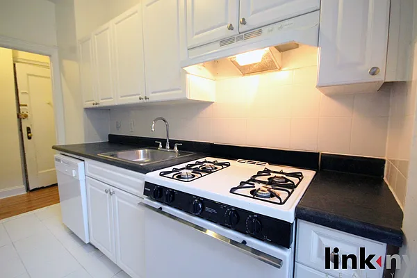 Rented by Link NY Realty | media 43