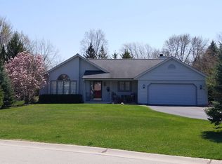 N76W16061 Hunters Ridge Cir, Menomonee Falls, WI 53051