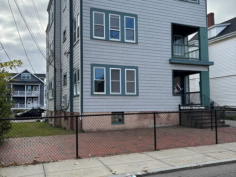 61 Waverly St #1 — Photo 1