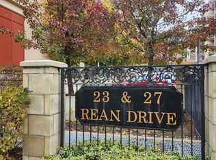 27 Rean Dr #428, Toronto, ON M2K 0A6