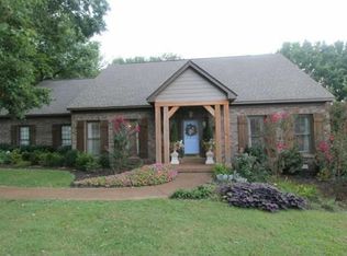 110 Deerfield Dr, Columbia, TN 38401