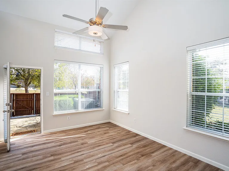 8600 Brunswick Dr — Photo 4