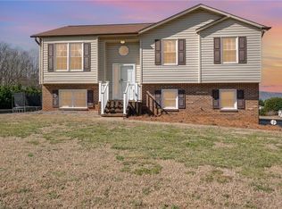 1015 Capella Ridge Rd, King, NC 27021