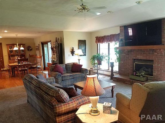 5th image of 226 Rebecca Ave