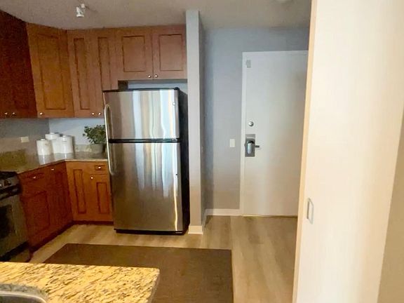 3rd image of 553 S Clark St #806