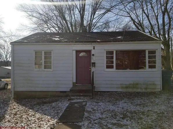 307 E Cherry St, Mc Leansboro, IL 62859