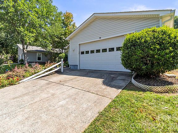 2nd image of 6325 Ellesmere Ct