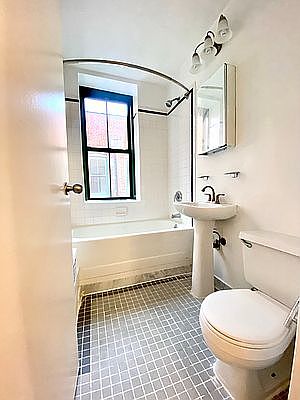 3rd image of 504 E 79th St APT 6A