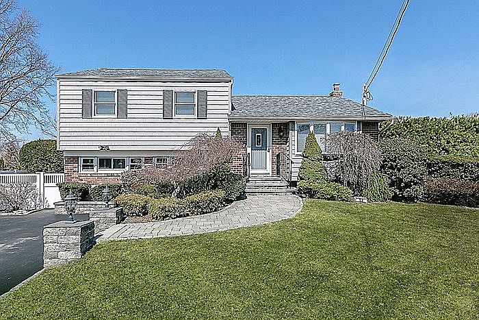 1st image of 19 Frost Ln