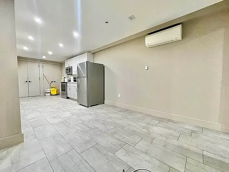 2809 Snyder Ave #B — Photo 2