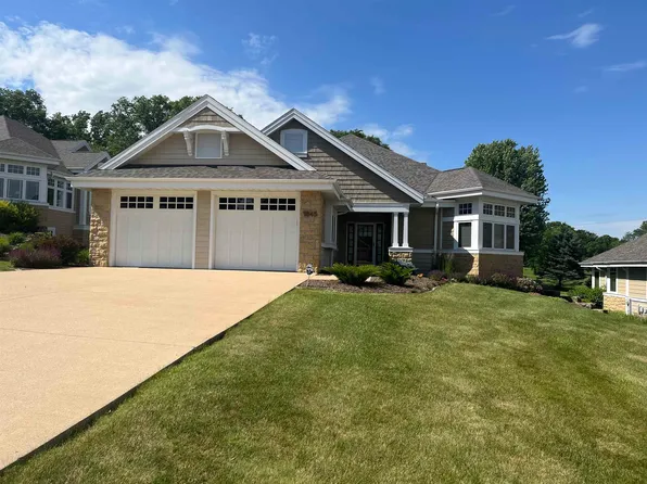 1845 Links Glen Dr, Dubuque, IA 52003