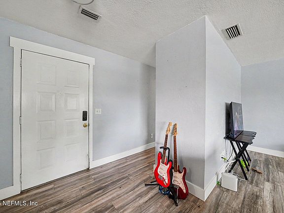 4th image of 1180 BALFOUR Drive