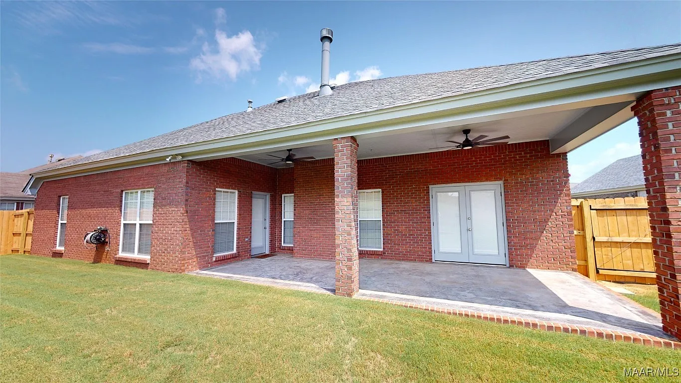 4 bed, 2.0 bath, 2110 sqft, $2,100 — Photo 3