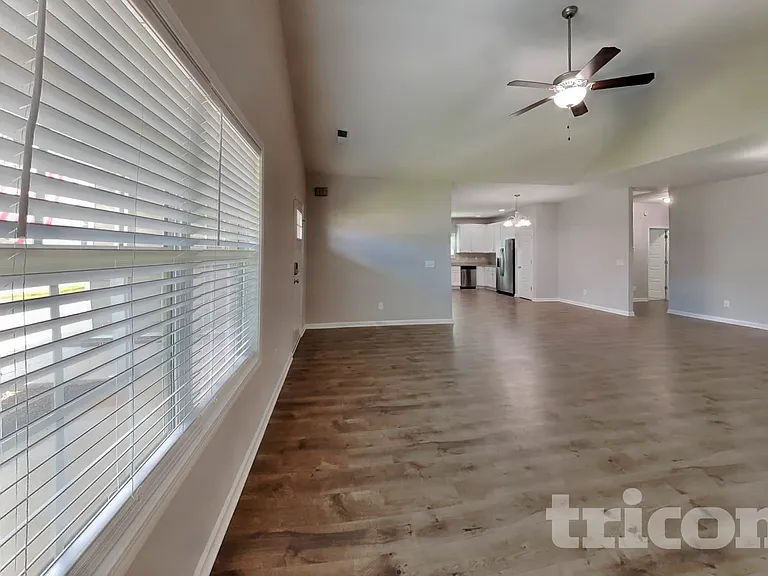 741 W Coker Way — Photo 2