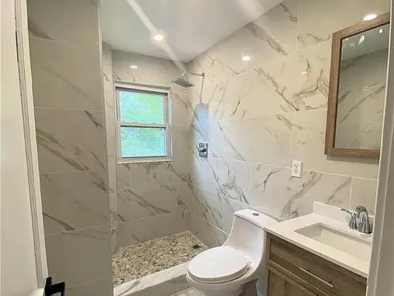24 Stafford Ave — Photo 11