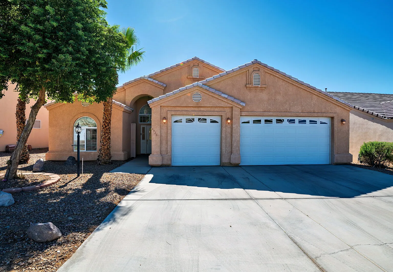 3 bed, 2.0 bath, 2000 sqft, $1,900 — Photo 2