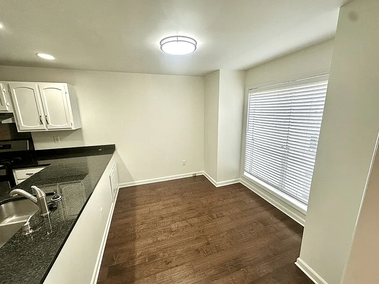205 Lenox Way NE — Photo 3
