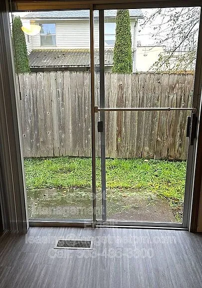 615 Chicago St SE — Photo 3