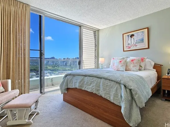 555 University Ave APT 1705, Honolulu, HI 96826