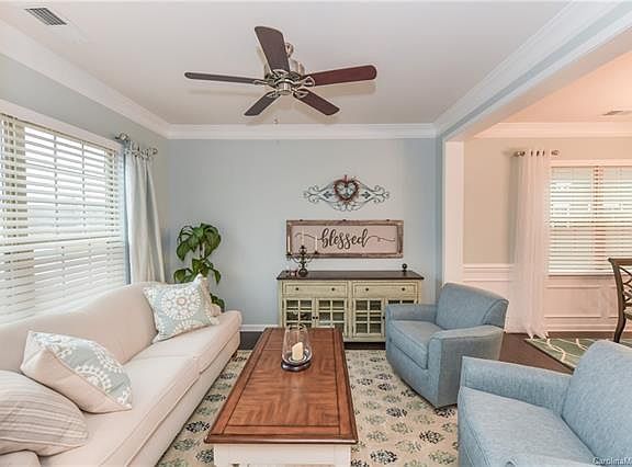 3rd image of 217 Sweet Briar Dr