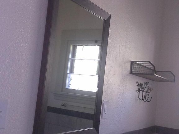 Main level bath with large walkin shower 