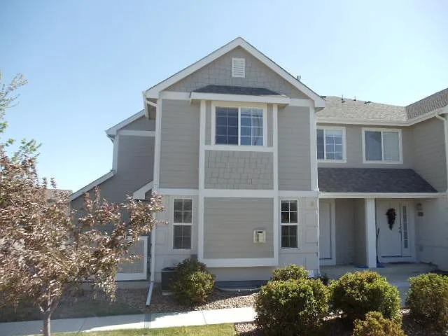 3 bed, 2.5 bath, 1464 sqft, $2,050 — Photo 2