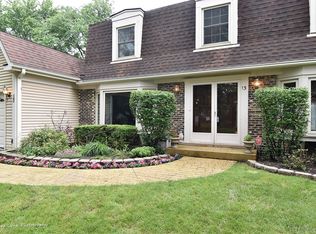 13 S Northampton Dr, Geneva, IL 60134