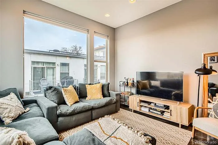 1020 W 37th Ave #1020 — Photo 10