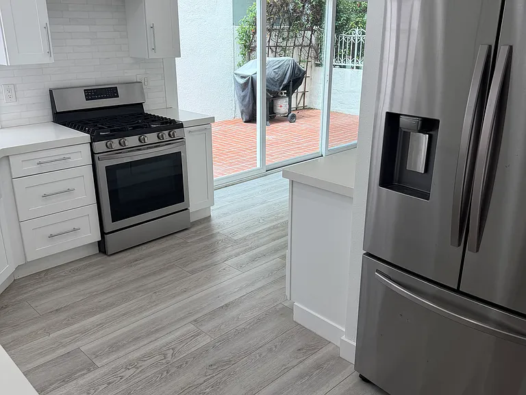 446 Vista Roma — Photo 28