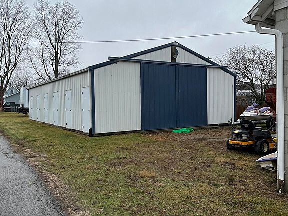 2nd image of 120 Railroad St