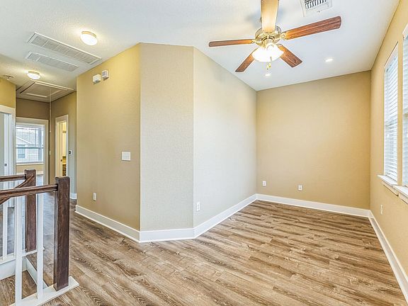 4th image of 1001 Banyon St