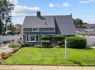 23 Timber Ln, Levittown, NY 11756